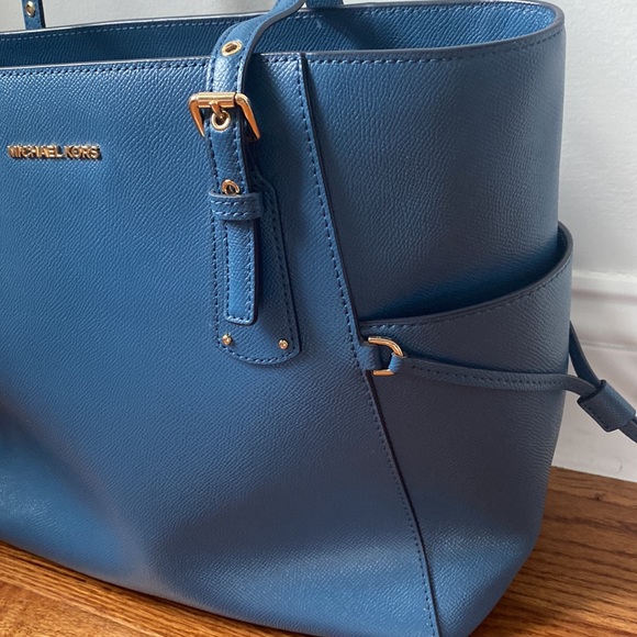 Michael Kors Voyager Small tote bag - Picture 3 of 10